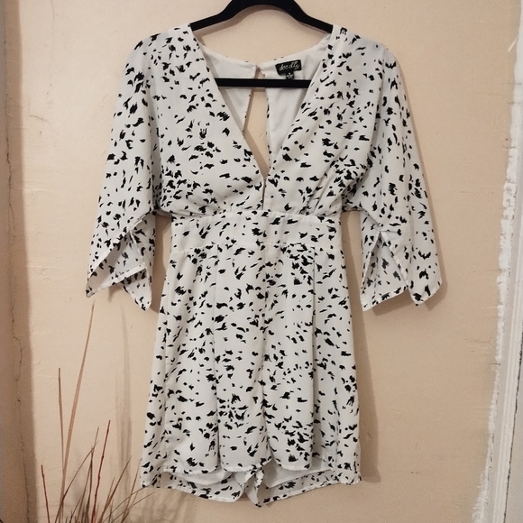 Dee Elly Wm Y2K 100% Polyester White W/ Black Specks Butterfly Sleeves Romper L - Picture 3 of 13